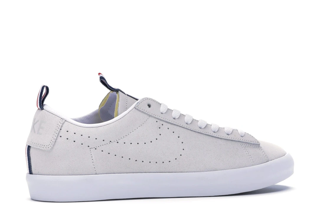 Vue 35 de Nike SB Blazer Low Call Me 917 Summit White