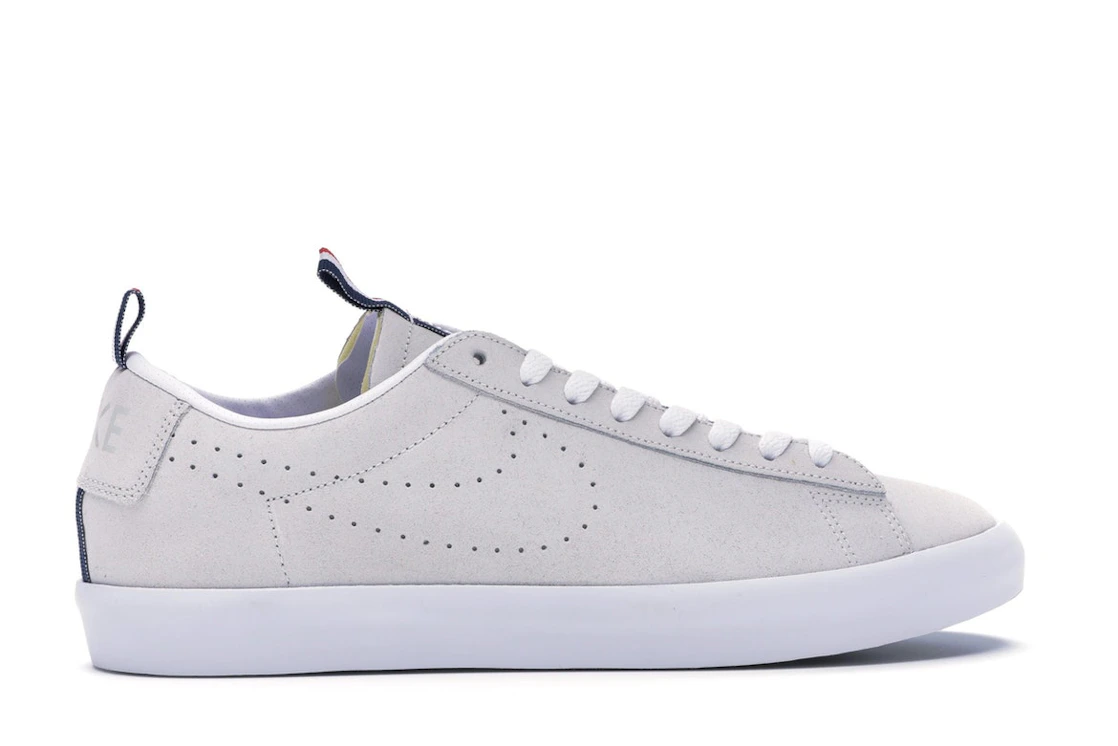 Vue 36 de Nike SB Blazer Low Call Me 917 Summit White