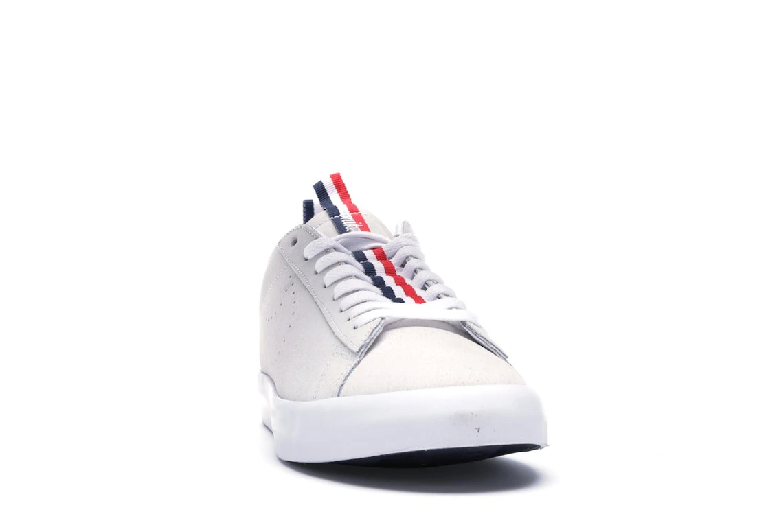 Vue 9 de Nike SB Blazer Low Call Me 917 Summit White