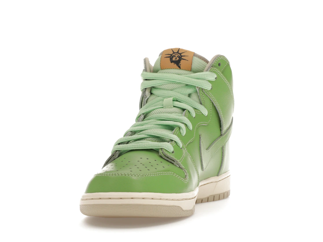 Vue 12 de Nike SB Dunk High Statue of Liberty