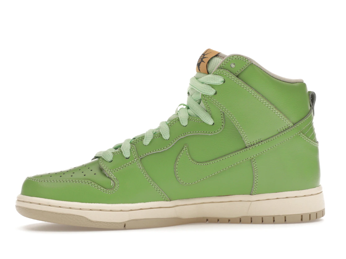 Vue 18 de Nike SB Dunk High Statue of Liberty