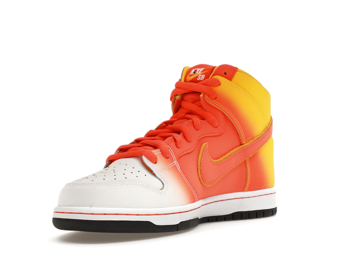Vue 14 de Nike SB Dunk High Sweet Tooth Candy Corn