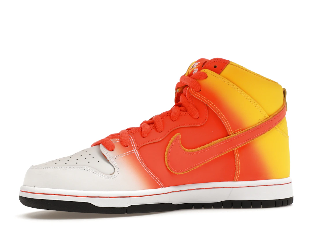 Vue 17 de Nike SB Dunk High Sweet Tooth Candy Corn