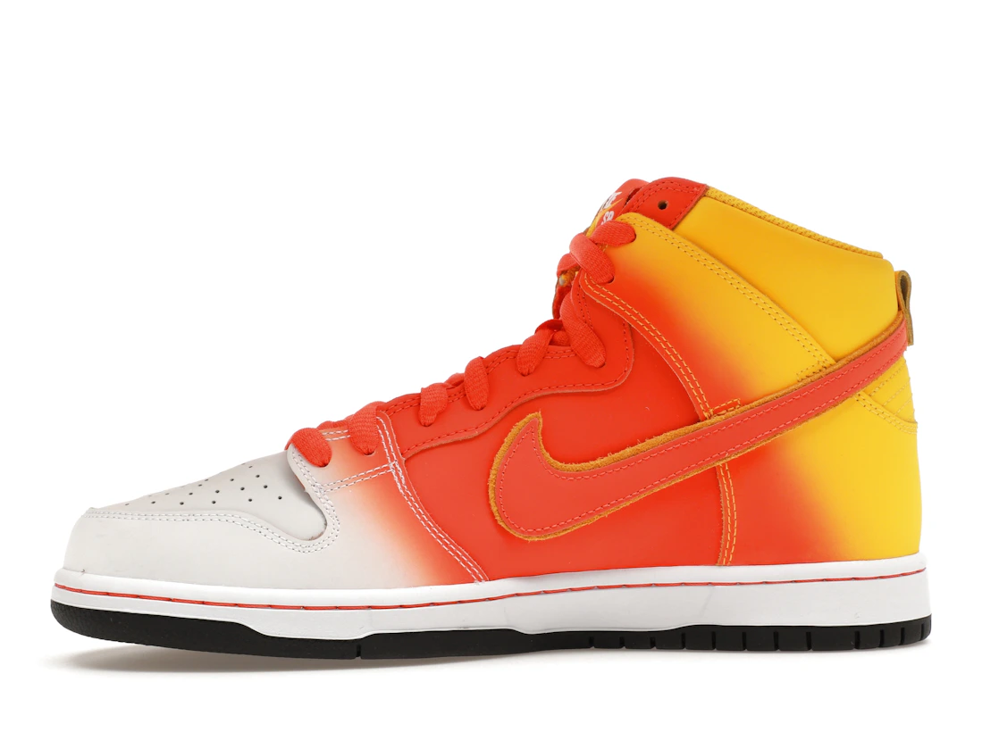 Vue 18 de Nike SB Dunk High Sweet Tooth Candy Corn