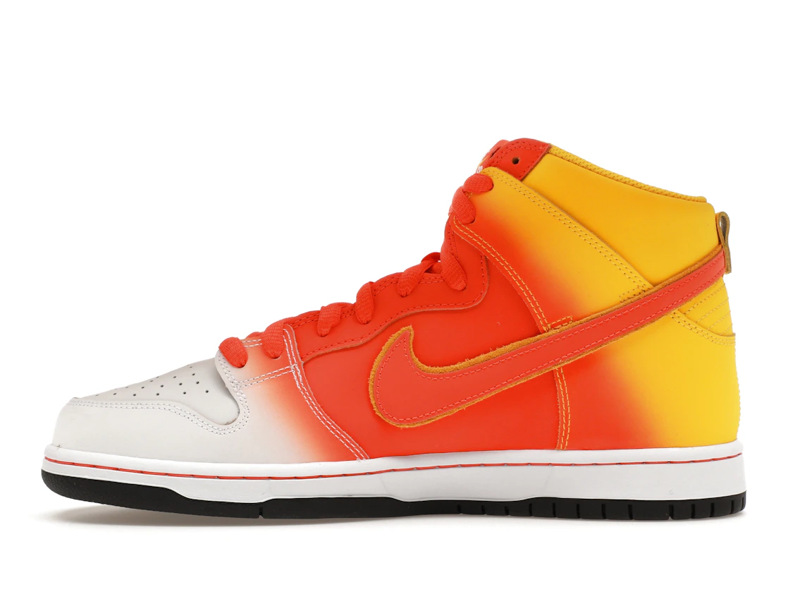 Vue 19 de Nike SB Dunk High Sweet Tooth Candy Corn