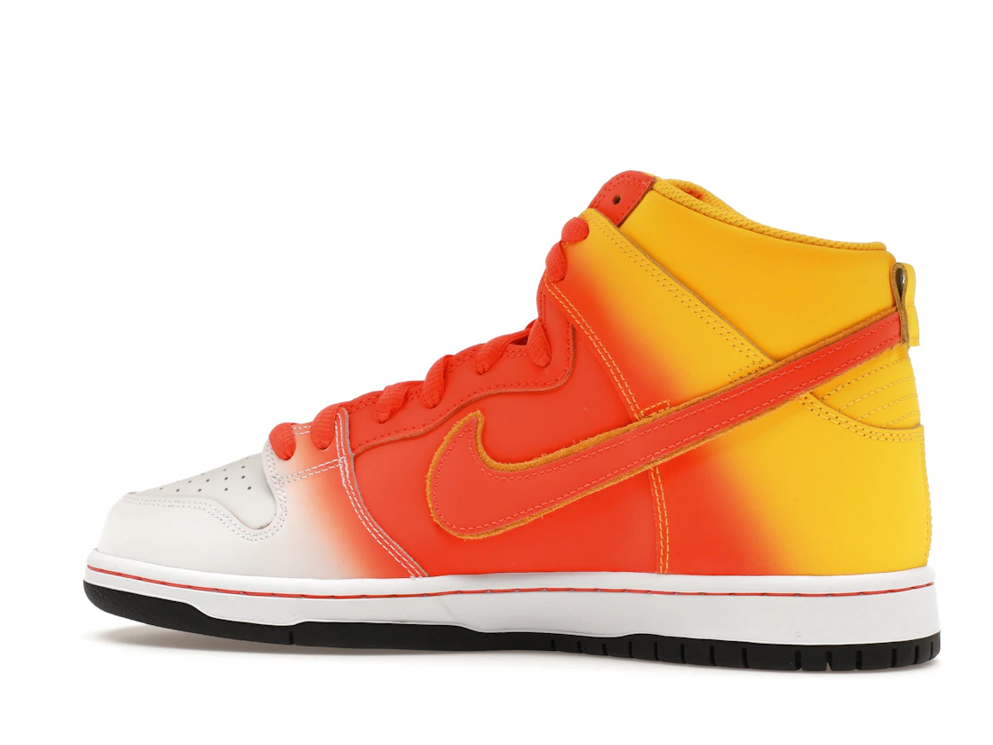 Vue 21 de Nike SB Dunk High Sweet Tooth Candy Corn