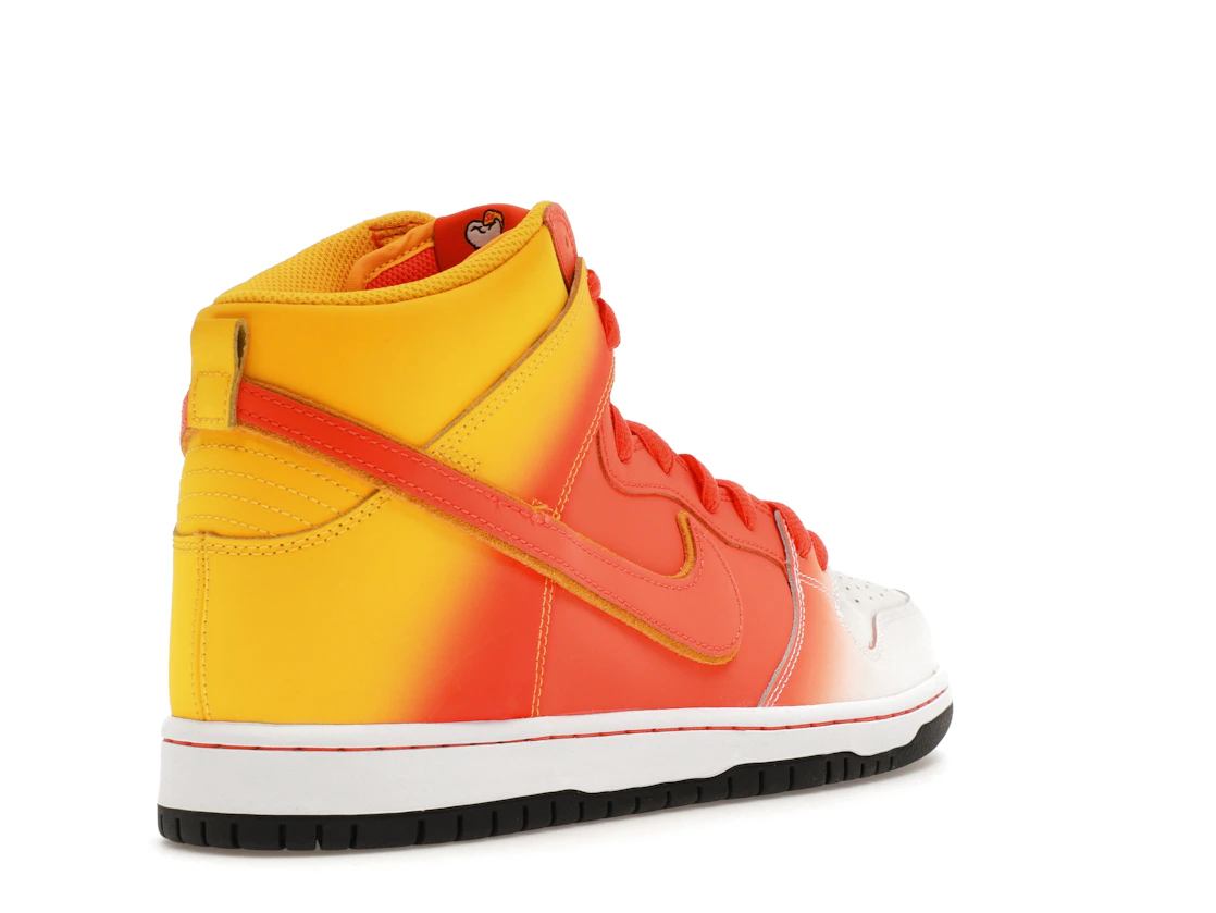 Vue 32 de Nike SB Dunk High Sweet Tooth Candy Corn