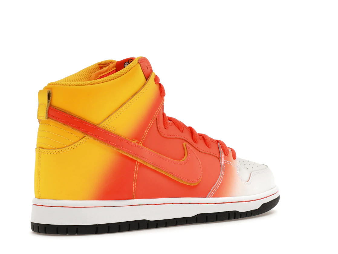 Vue 33 de Nike SB Dunk High Sweet Tooth Candy Corn