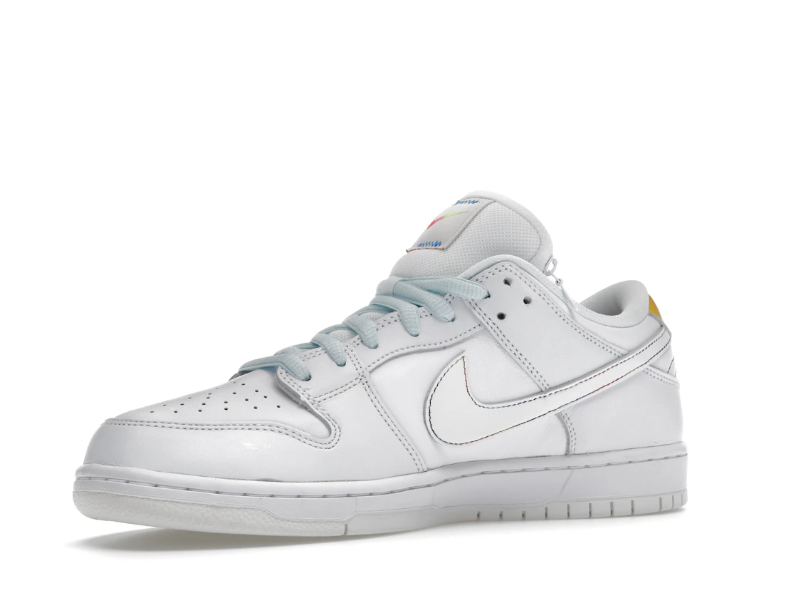 Vue 16 de Nike SB Dunk Low Pro Be True