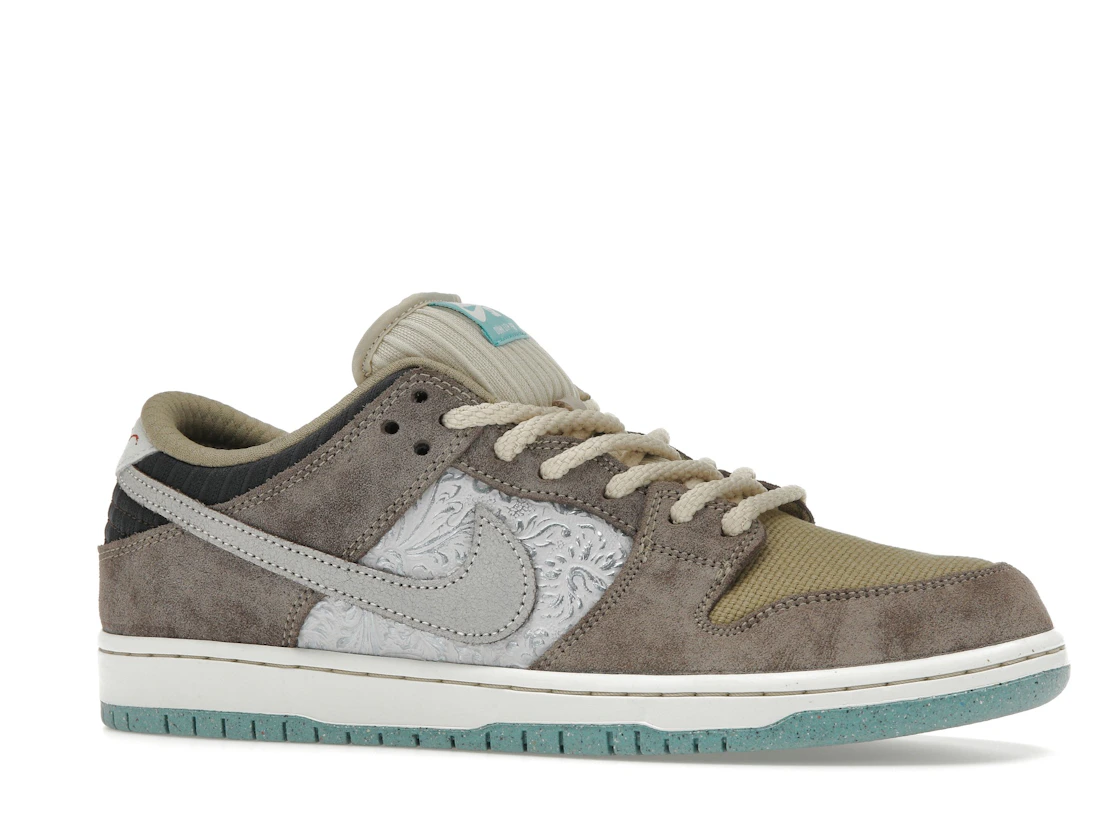Vue 3 de Nike SB Dunk Low Big Money Savings