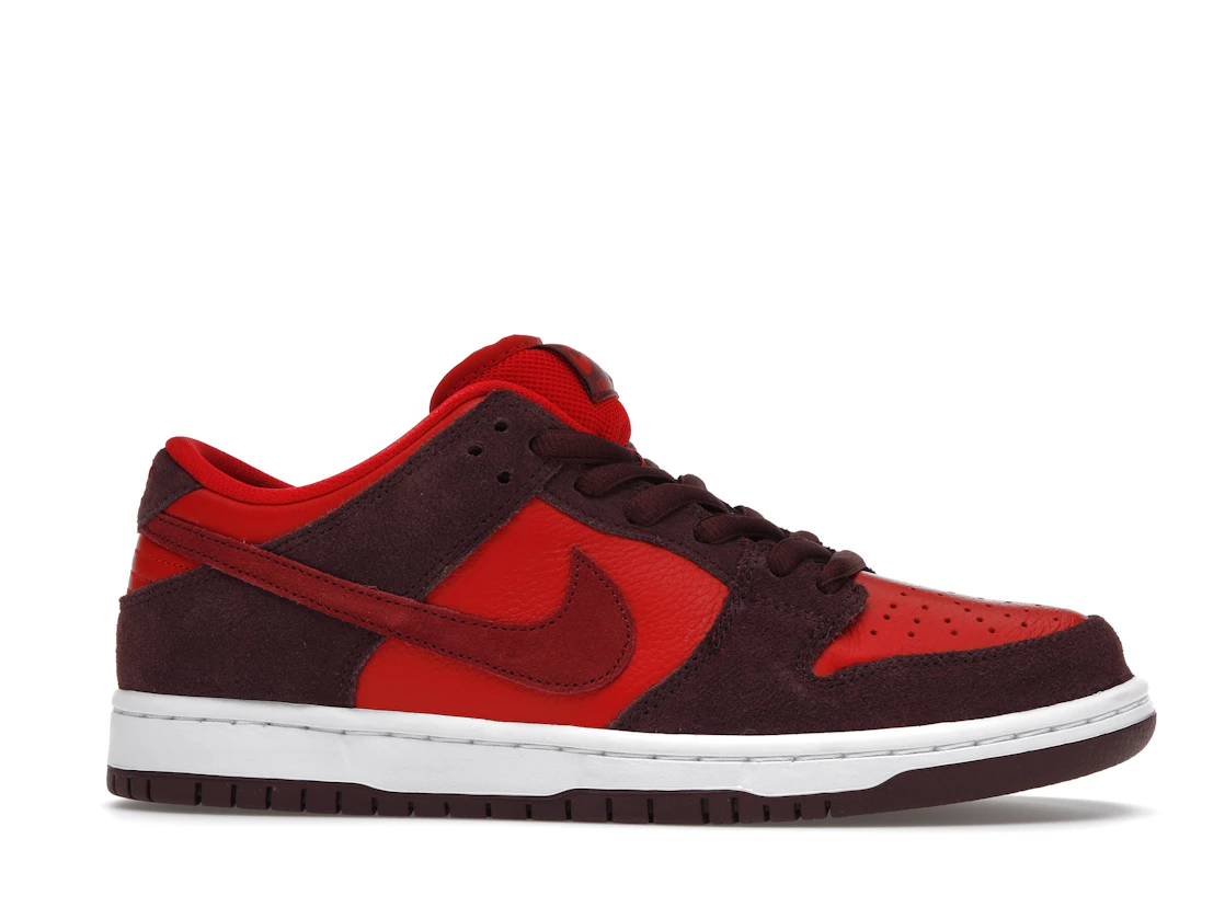 Vue 2 de Nike SB Dunk Low Cherry