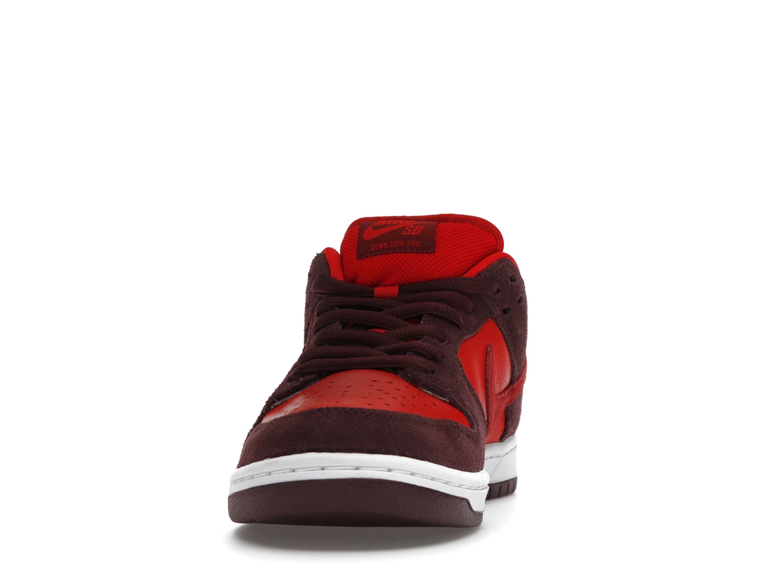 Vue 11 de Nike SB Dunk Low Cherry