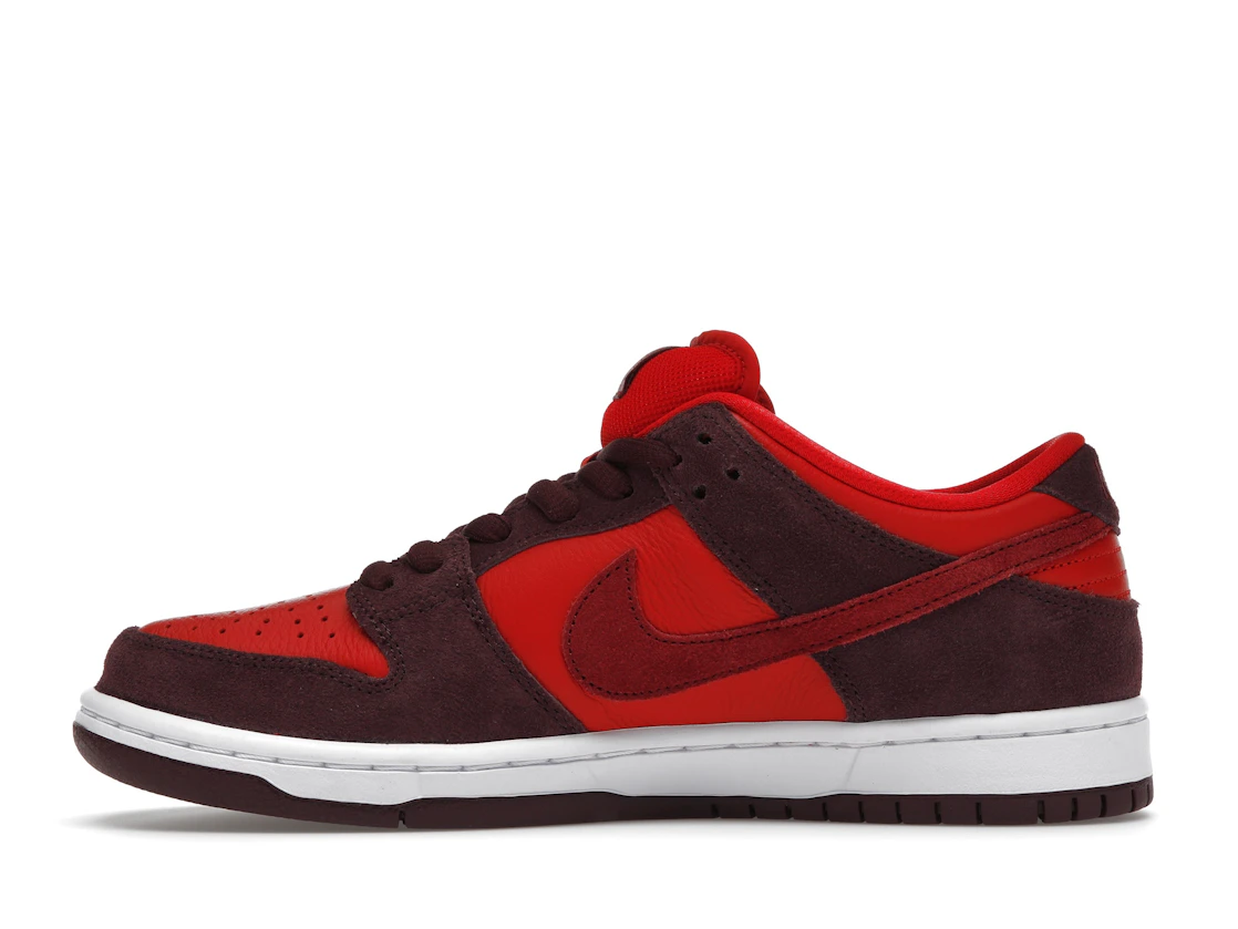 Vue 19 de Nike SB Dunk Low Cherry