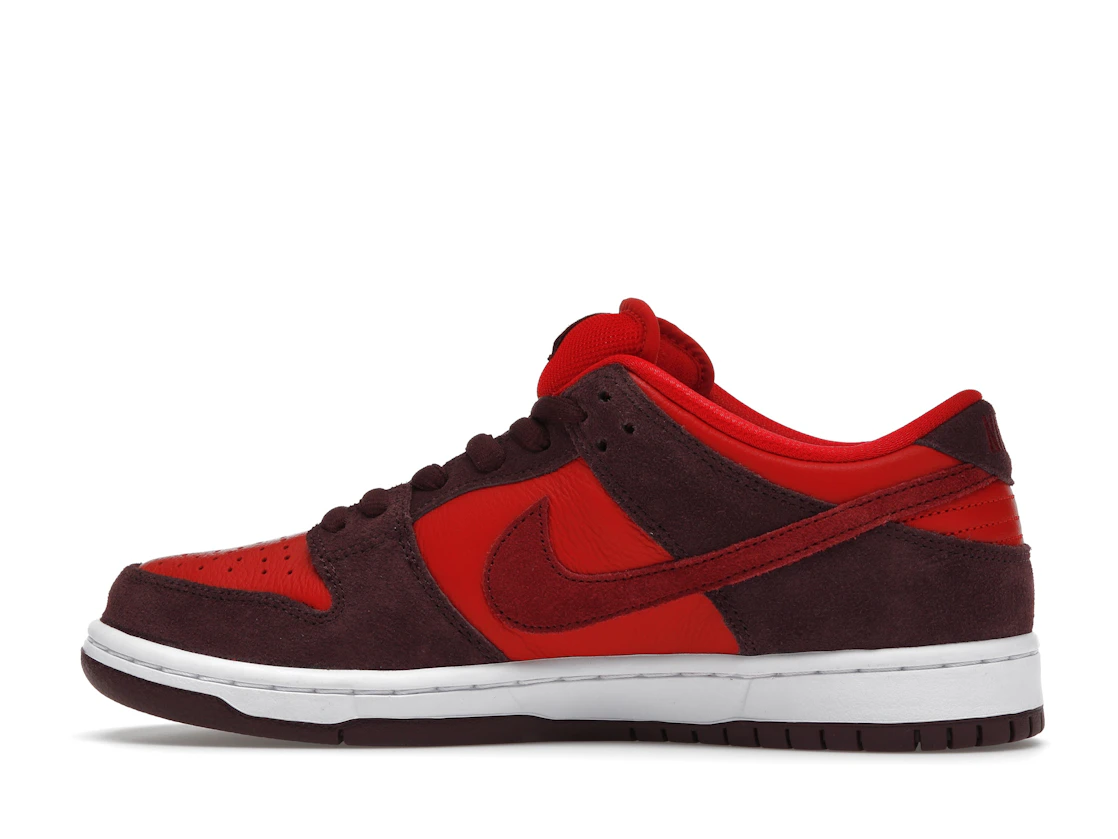Vue 20 de Nike SB Dunk Low Cherry