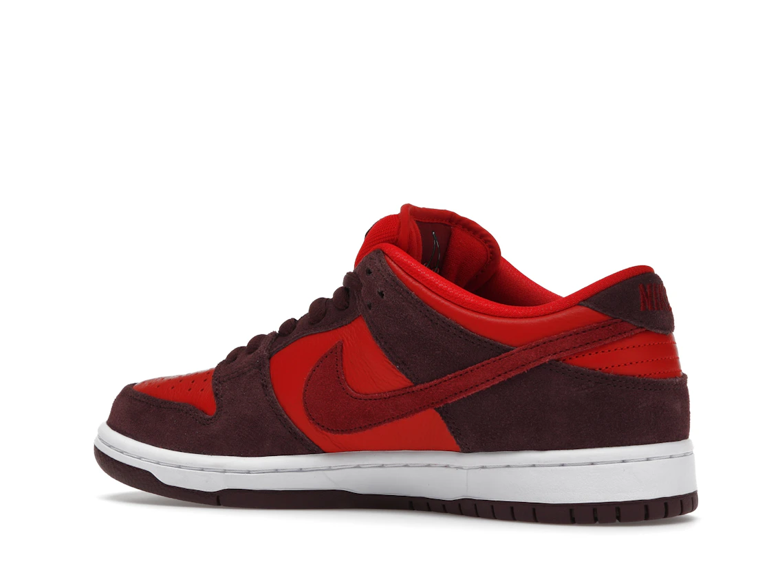 Vue 22 de Nike SB Dunk Low Cherry