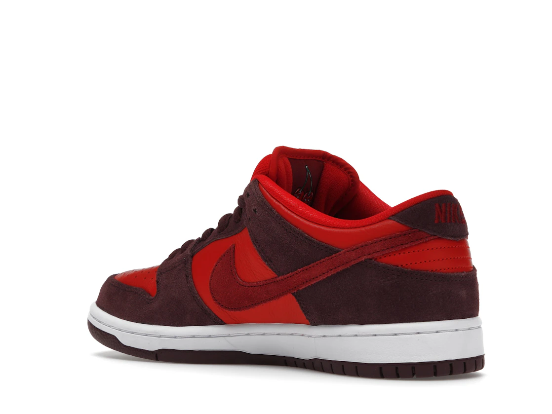 Vue 23 de Nike SB Dunk Low Cherry