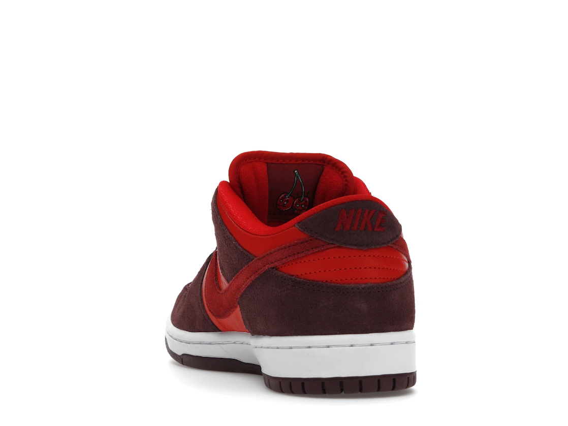 Vue 26 de Nike SB Dunk Low Cherry
