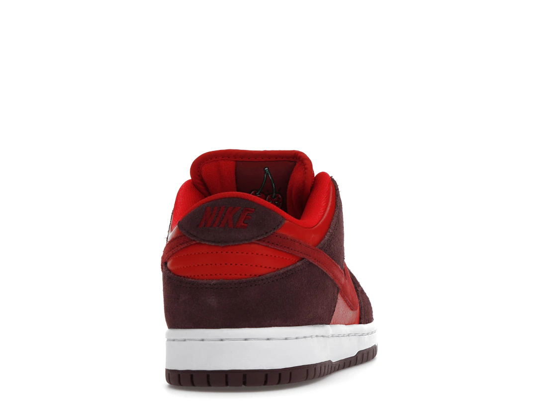 Vue 29 de Nike SB Dunk Low Cherry