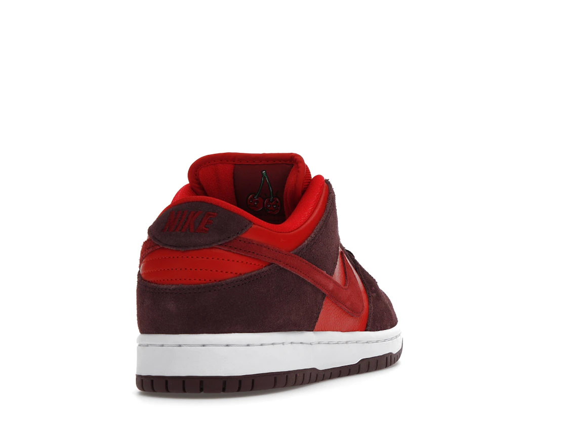 Vue 30 de Nike SB Dunk Low Cherry