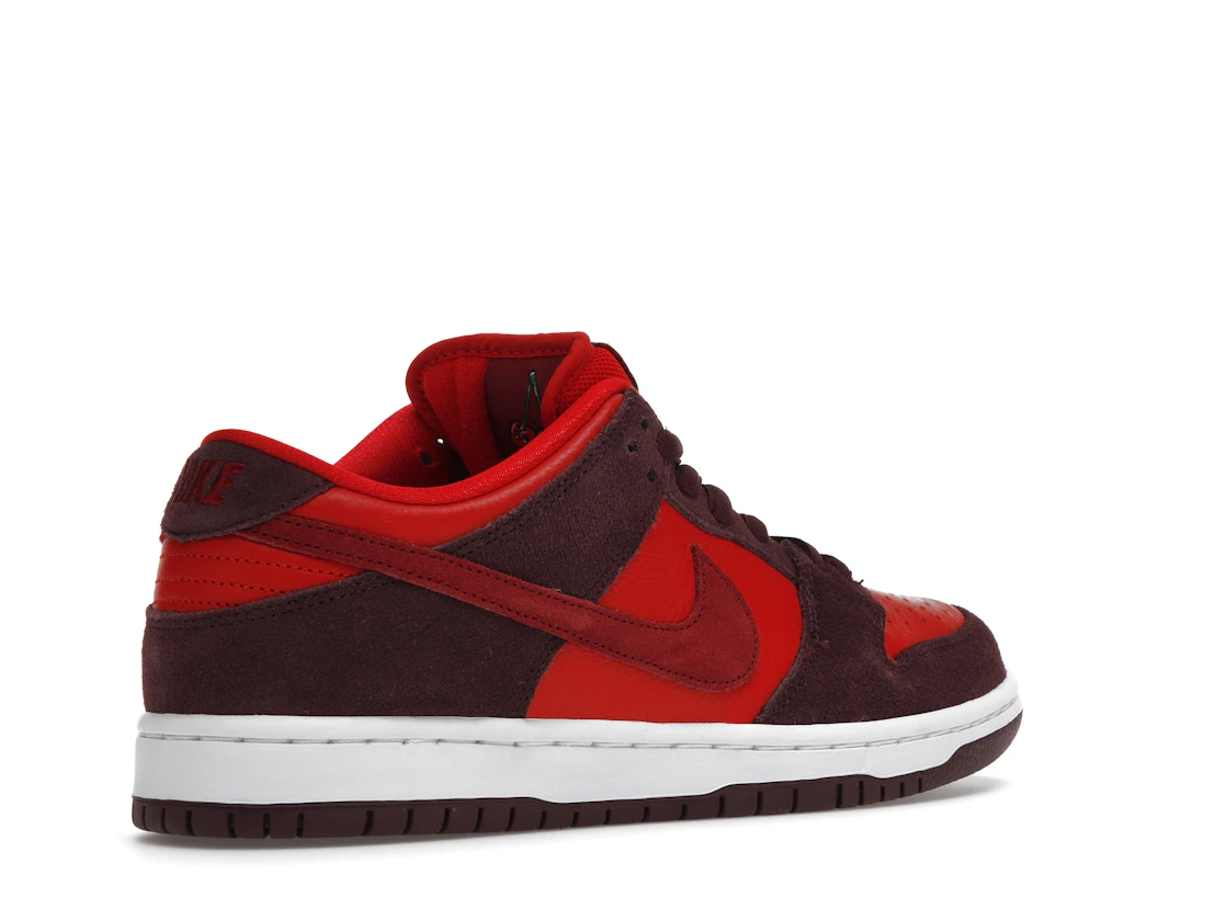 Vue 33 de Nike SB Dunk Low Cherry