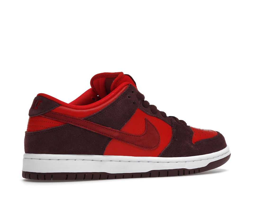 Vue 34 de Nike SB Dunk Low Cherry