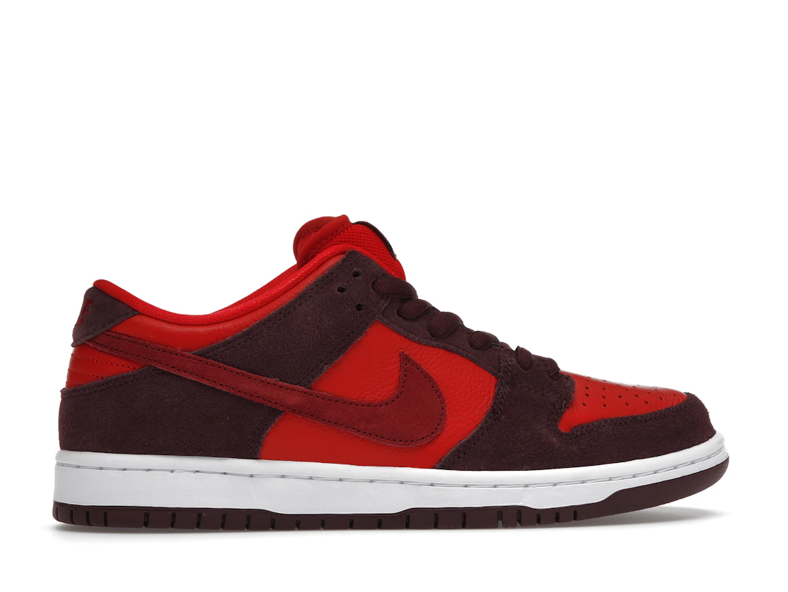 Vue 36 de Nike SB Dunk Low Cherry