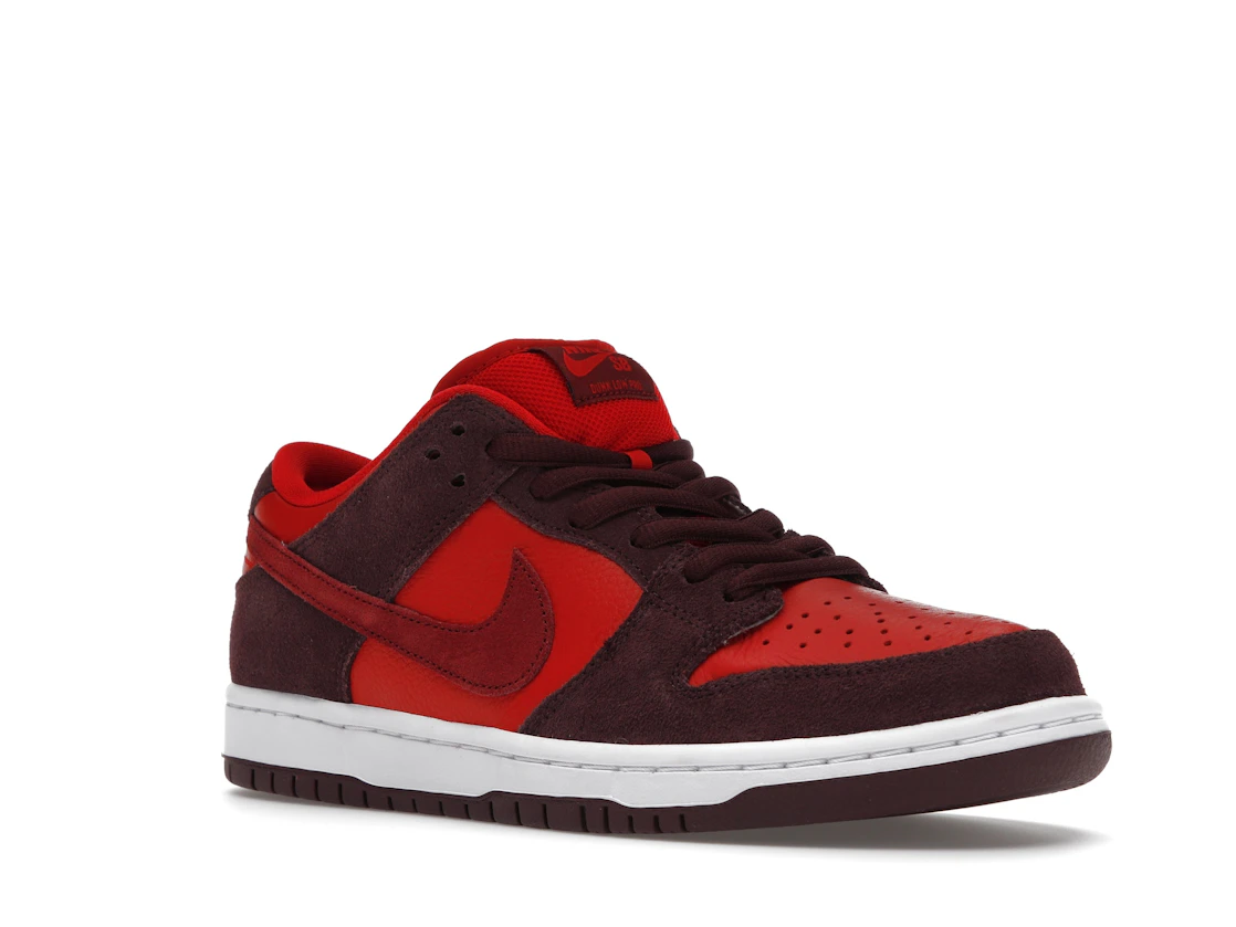 Vue 5 de Nike SB Dunk Low Cherry