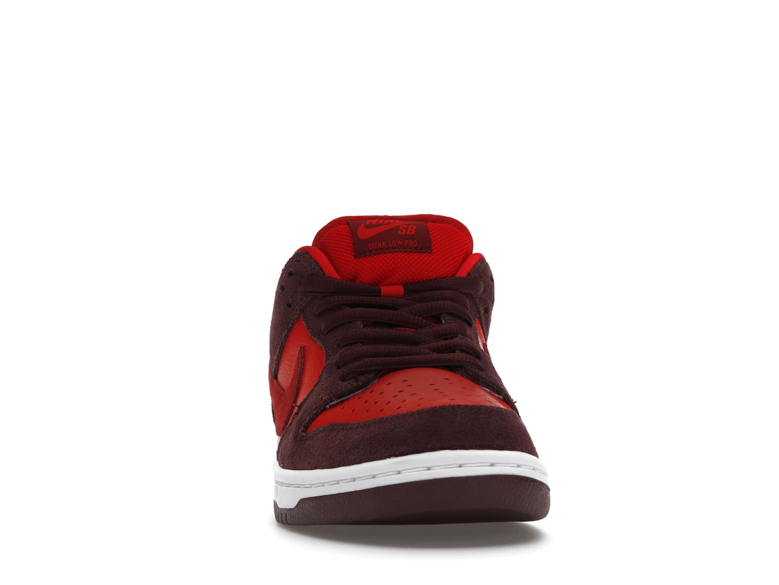 Vue 9 de Nike SB Dunk Low Cherry