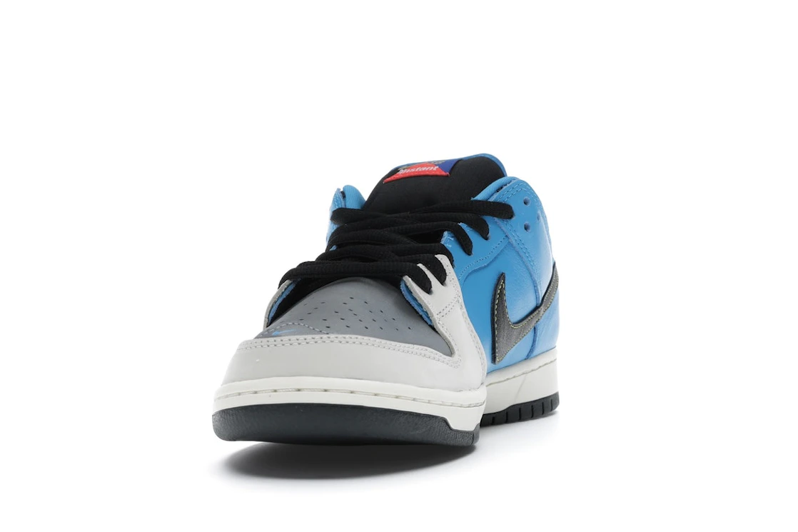 Vue 12 de Nike SB Dunk Low Instant Skateboards