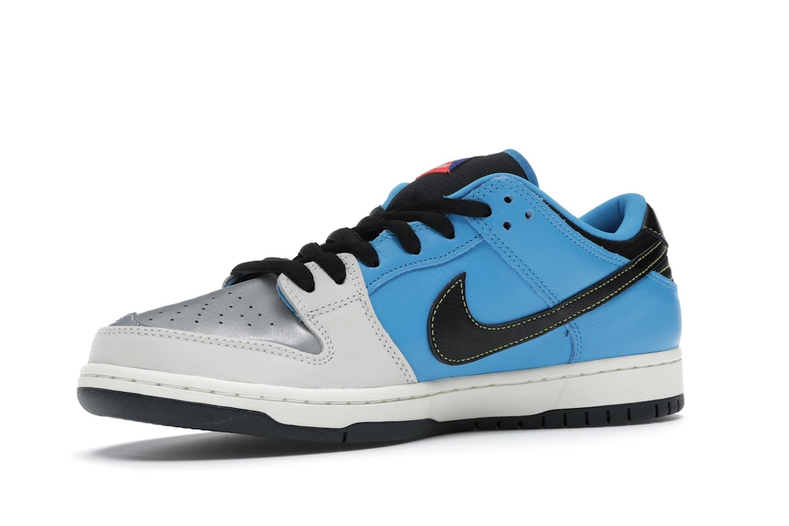 Vue 16 de Nike SB Dunk Low Instant Skateboards