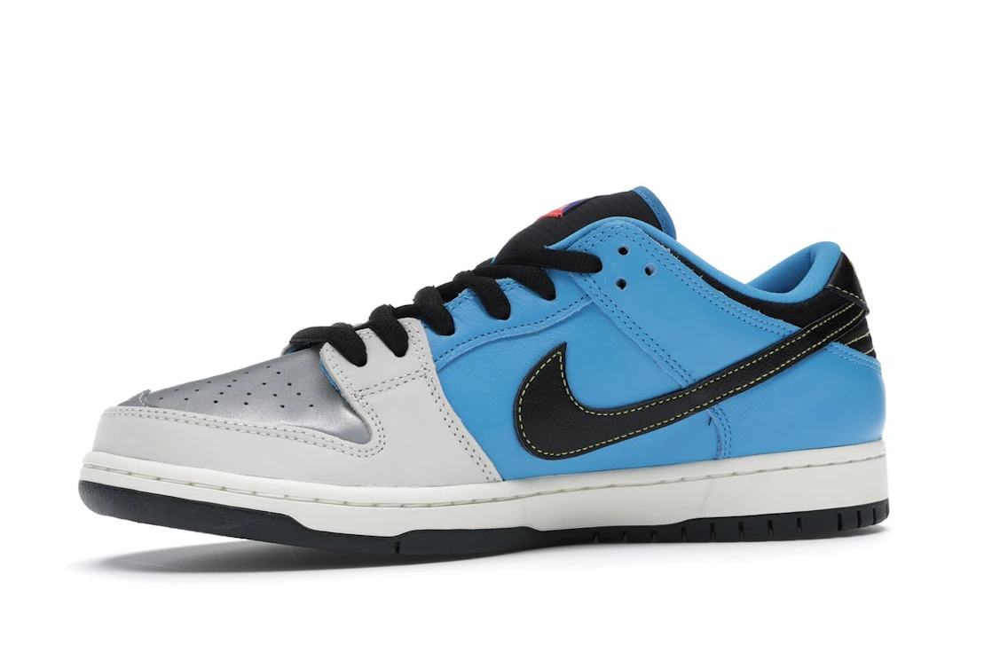 Vue 17 de Nike SB Dunk Low Instant Skateboards