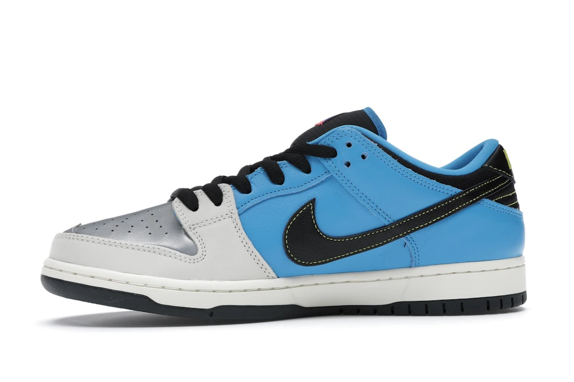 Vue 18 de Nike SB Dunk Low Instant Skateboards