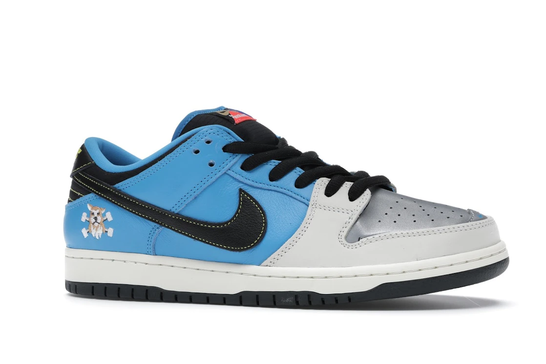 Vue 3 de Nike SB Dunk Low Instant Skateboards