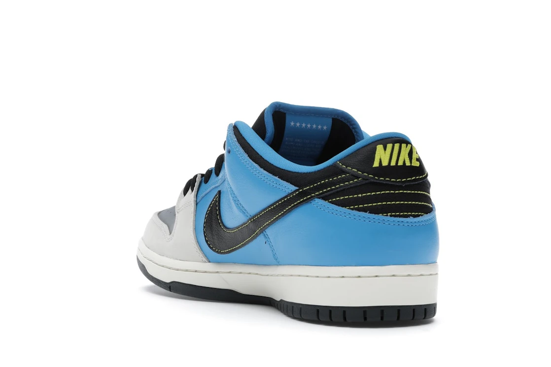 Vue 25 de Nike SB Dunk Low Instant Skateboards