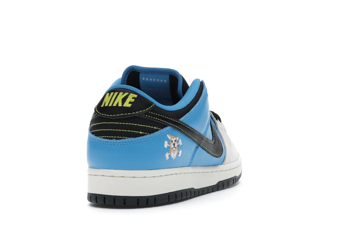Vue 30 de Nike SB Dunk Low Instant Skateboards