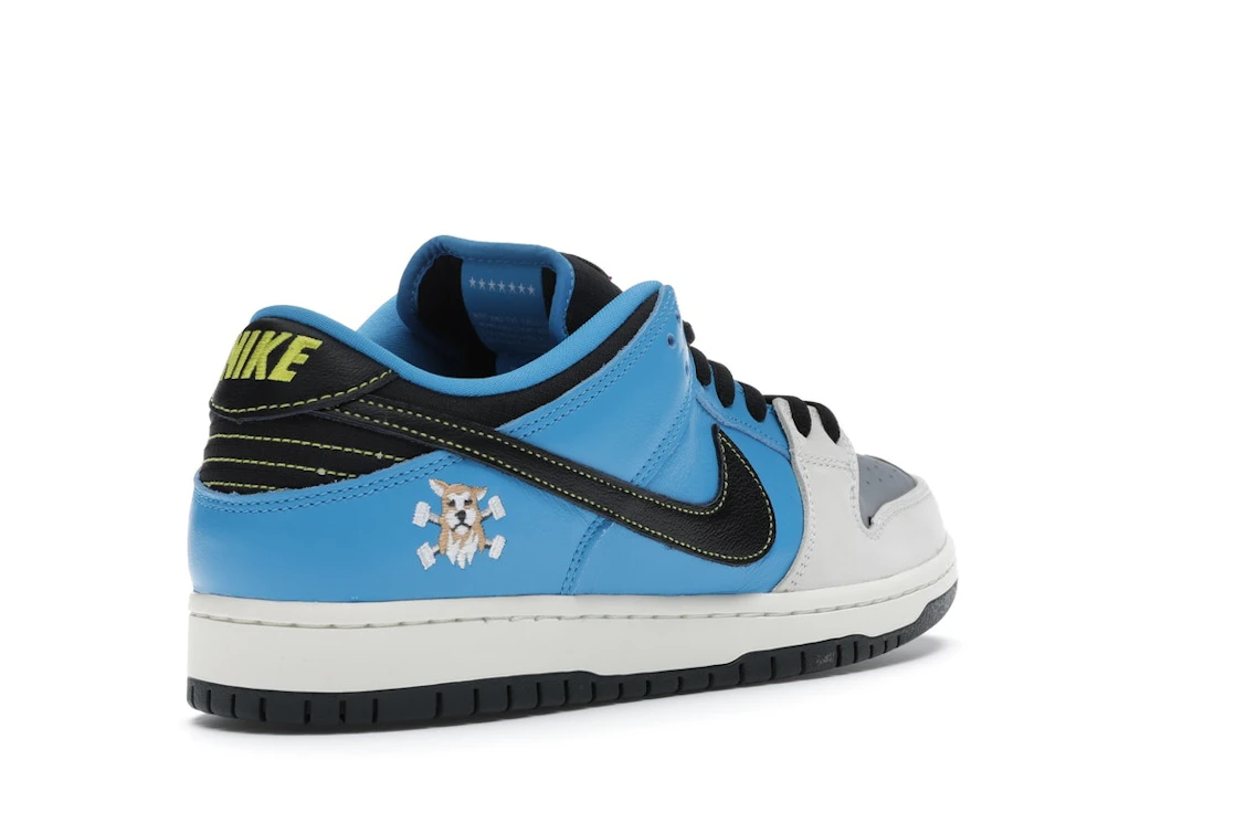 Vue 32 de Nike SB Dunk Low Instant Skateboards