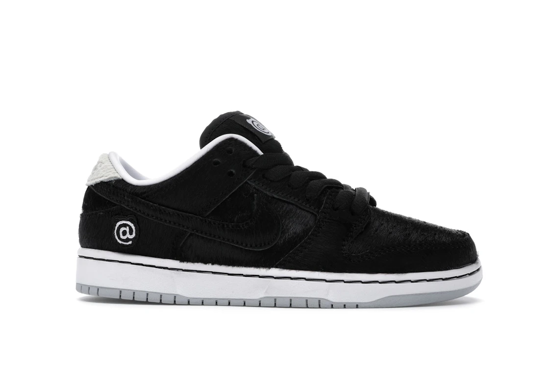 Vue 2 de Nike SB Dunk Low Medicom Toy (2020) (PS)