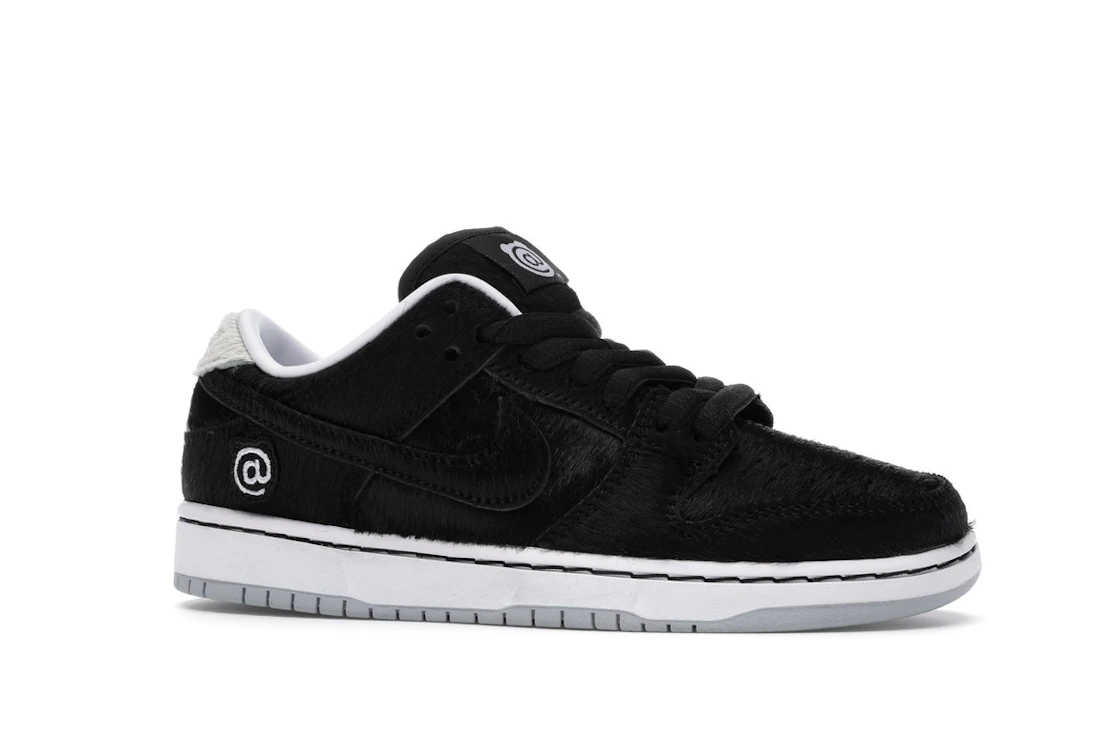 Vue 3 de Nike SB Dunk Low Medicom Toy (2020) (PS)