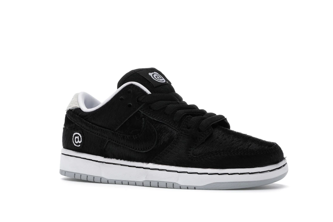 Vue 4 de Nike SB Dunk Low Medicom Toy (2020) (PS)