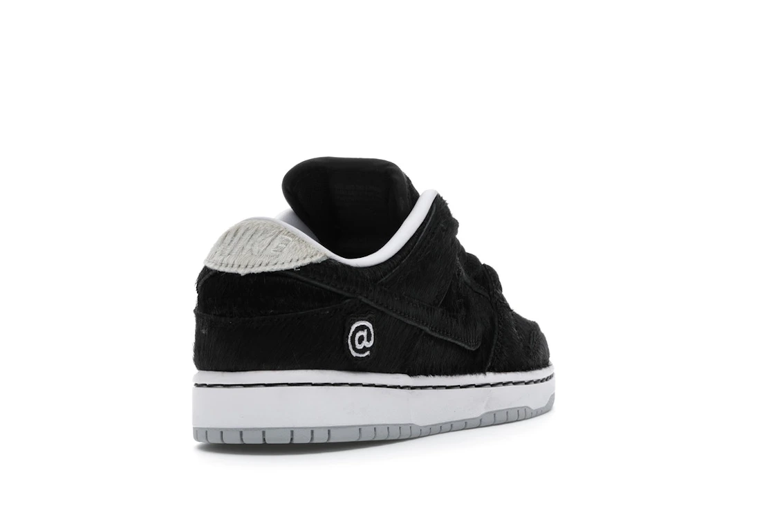 Vue 31 de Nike SB Dunk Low Medicom Toy (2020) (PS)