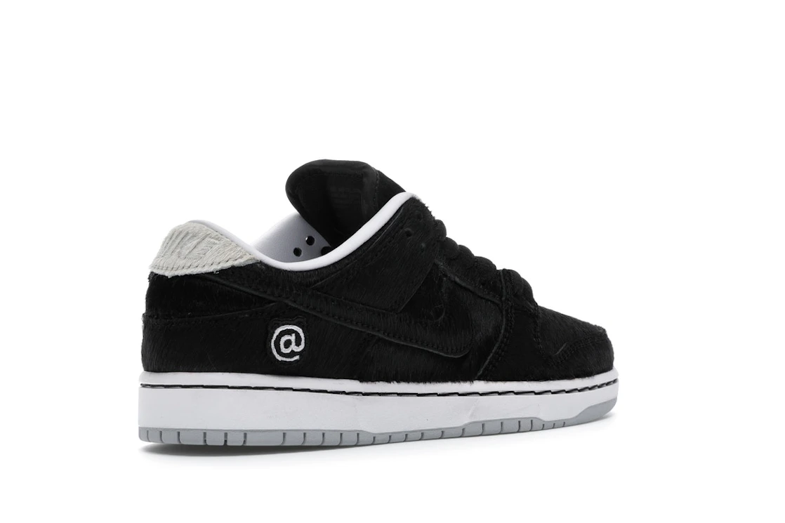 Vue 33 de Nike SB Dunk Low Medicom Toy (2020) (PS)