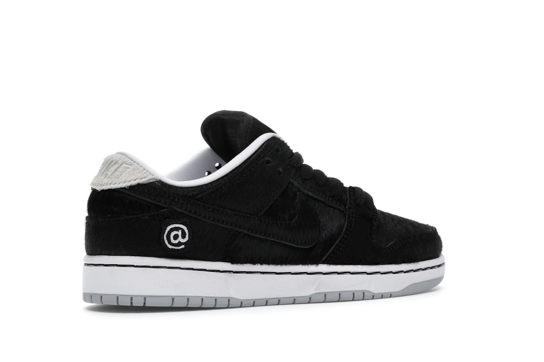 Vue 34 de Nike SB Dunk Low Medicom Toy (2020) (PS)