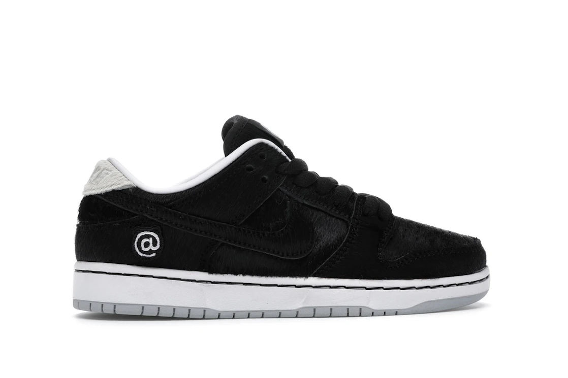 Vue 36 de Nike SB Dunk Low Medicom Toy (2020) (PS)