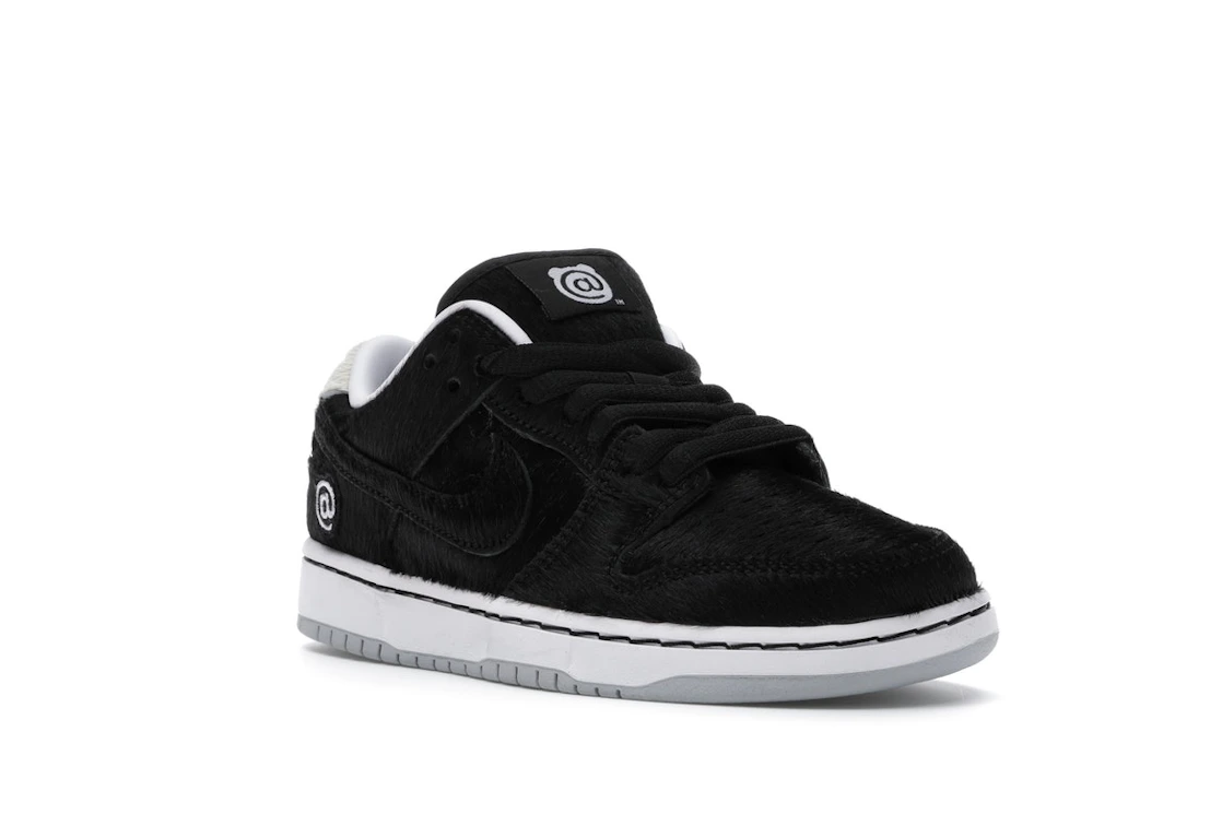 Vue 6 de Nike SB Dunk Low Medicom Toy (2020) (PS)