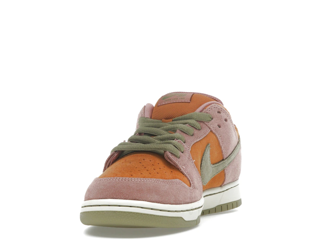 Vue 12 de Nike SB Dunk Low Red Stardust
