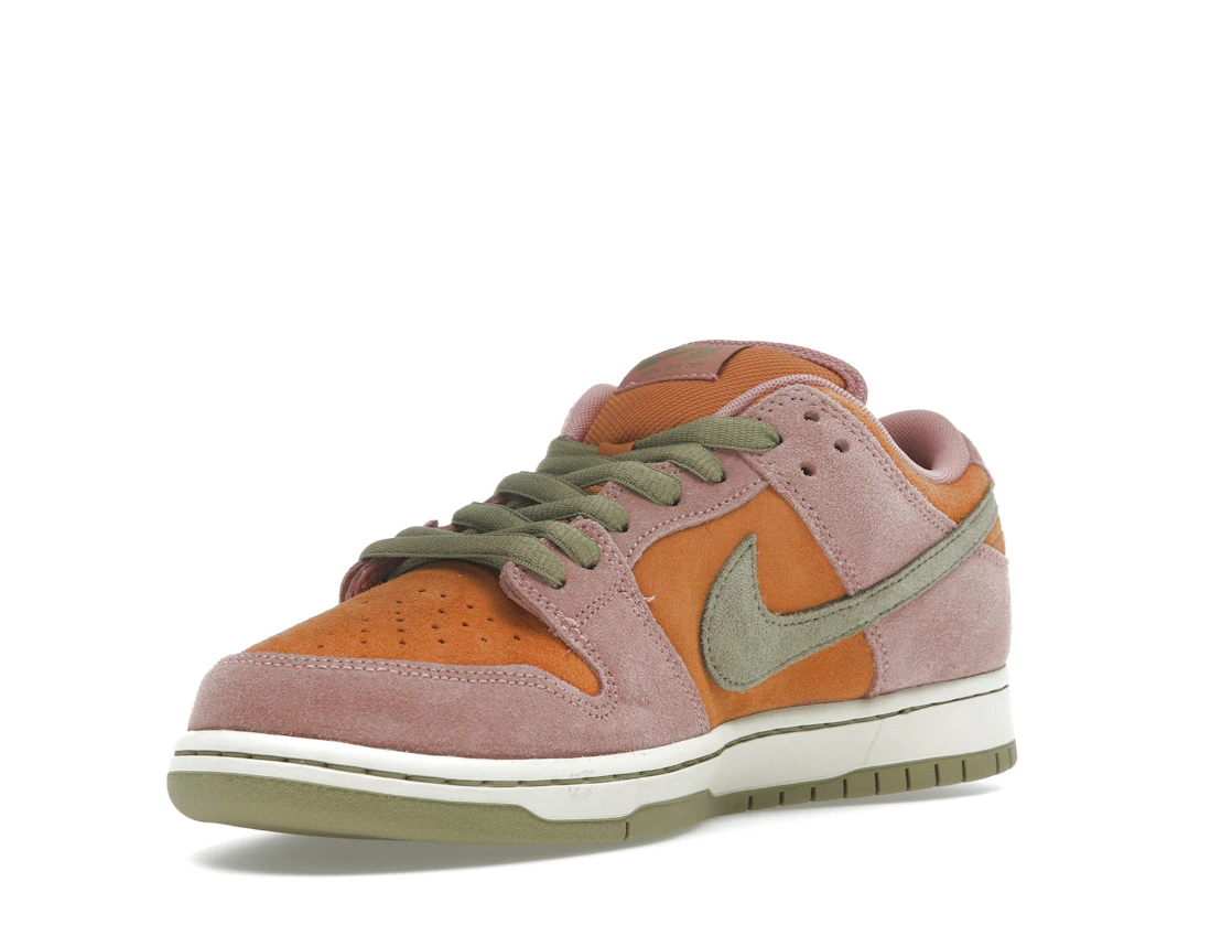 Vue 14 de Nike SB Dunk Low Red Stardust
