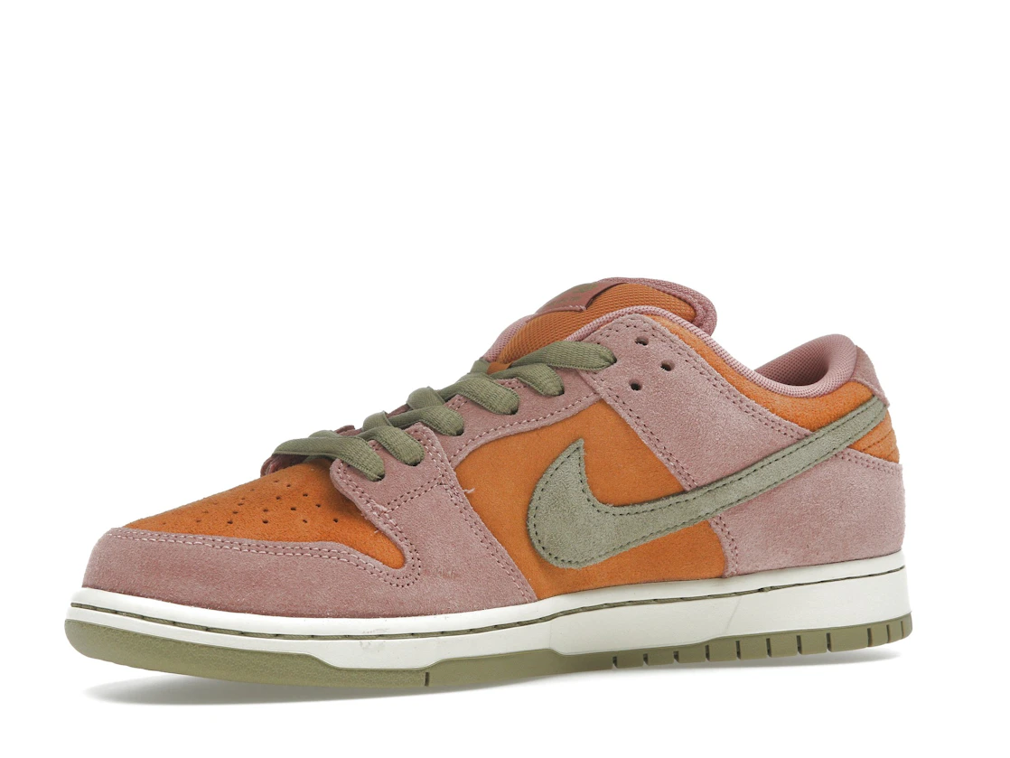 Vue 16 de Nike SB Dunk Low Red Stardust