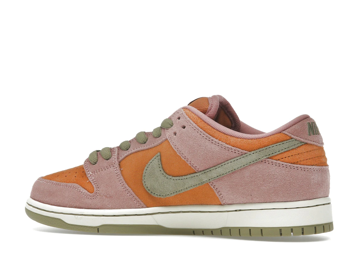 Vue 21 de Nike SB Dunk Low Red Stardust