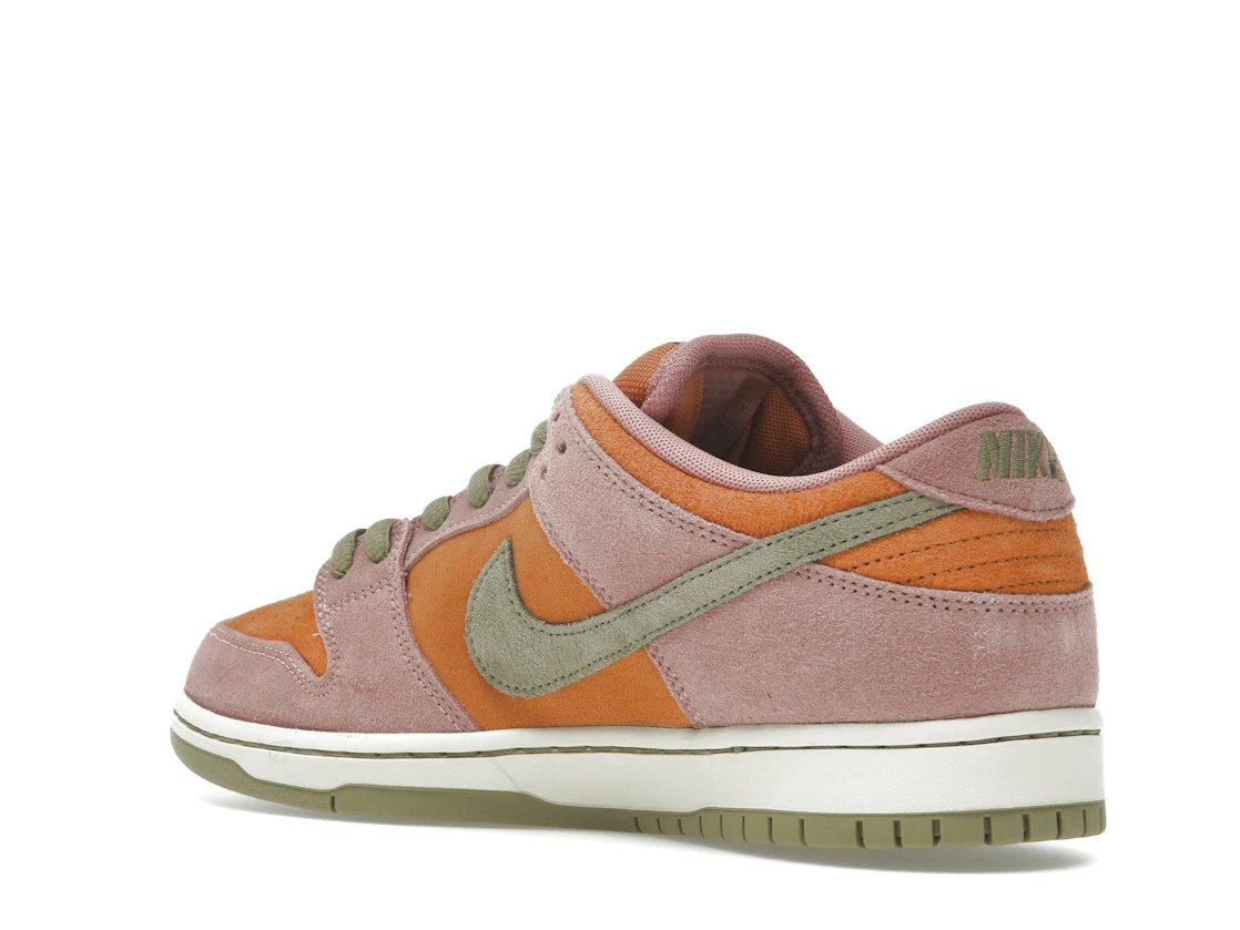 Vue 23 de Nike SB Dunk Low Red Stardust