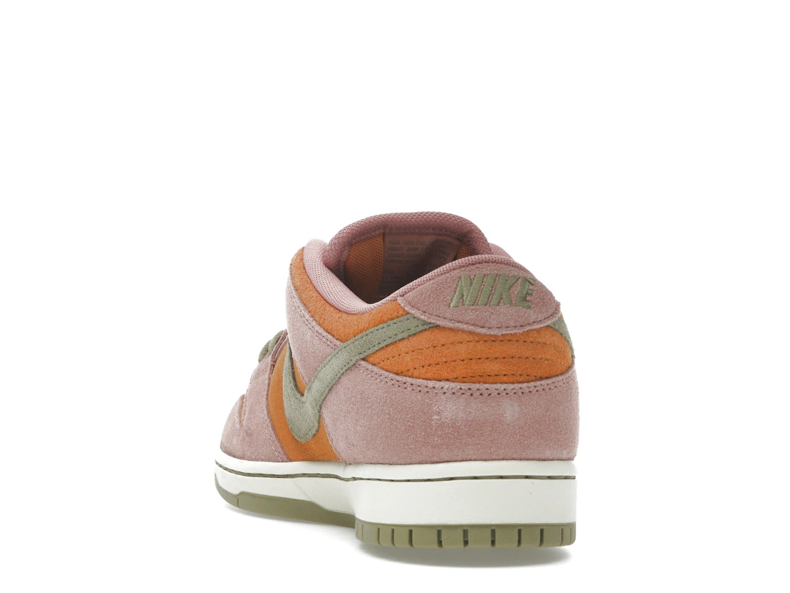 Vue 26 de Nike SB Dunk Low Red Stardust